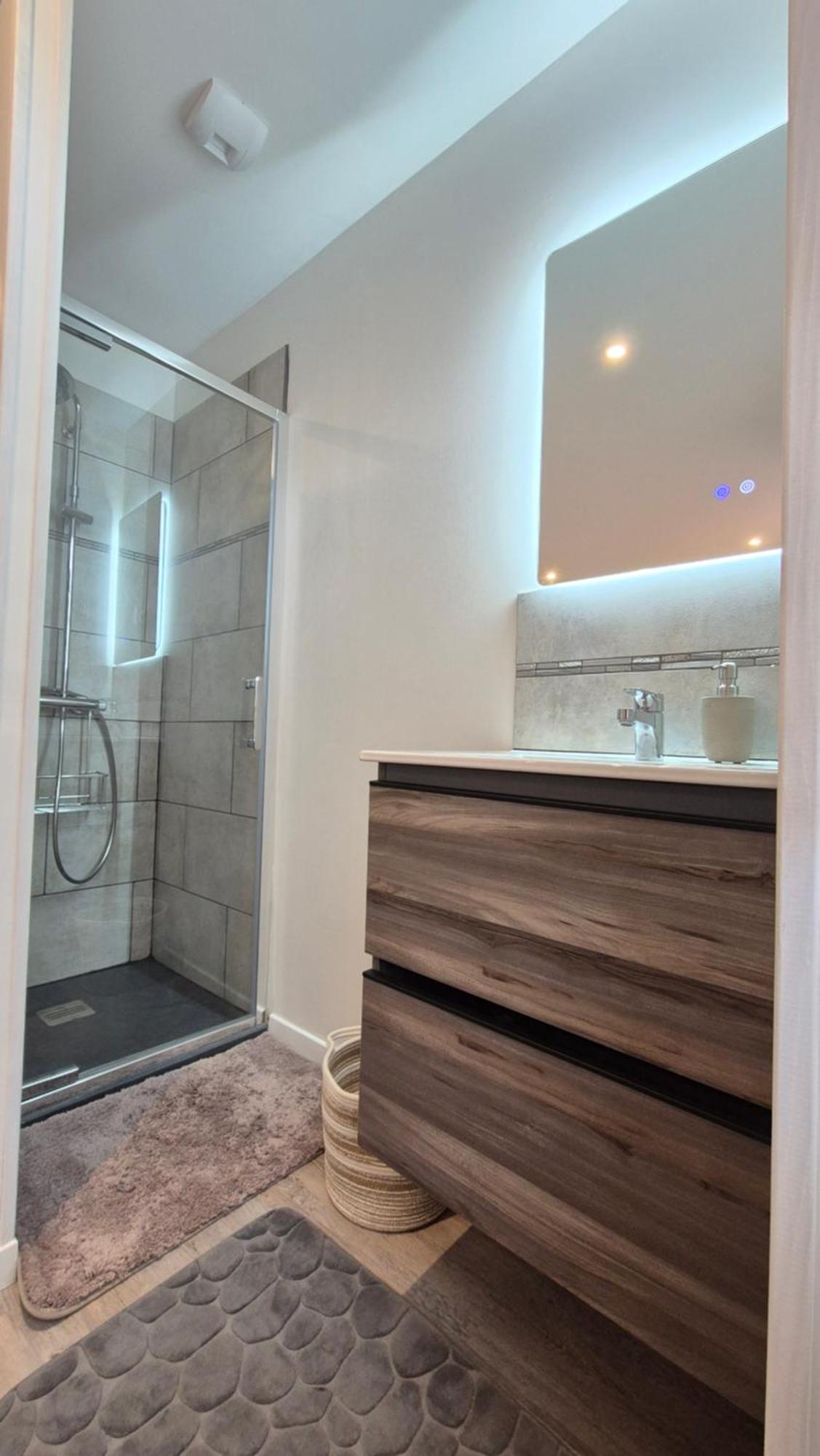 Holiday home Maison Les Glycines Rouen